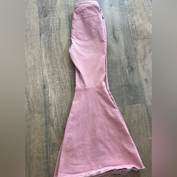 We the Free just float on pink bell bottoms - Picture 3 of 14